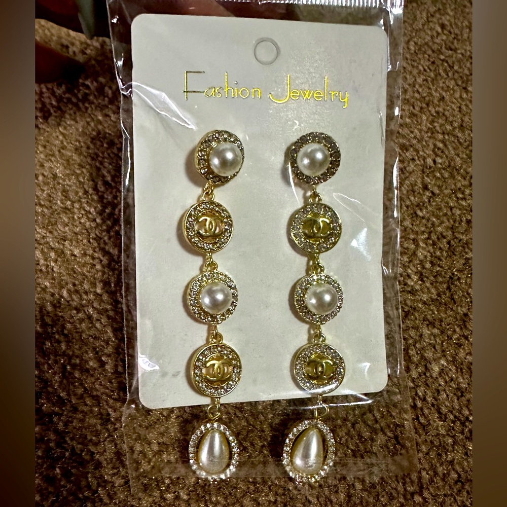 earrings - Picture 2 of 3